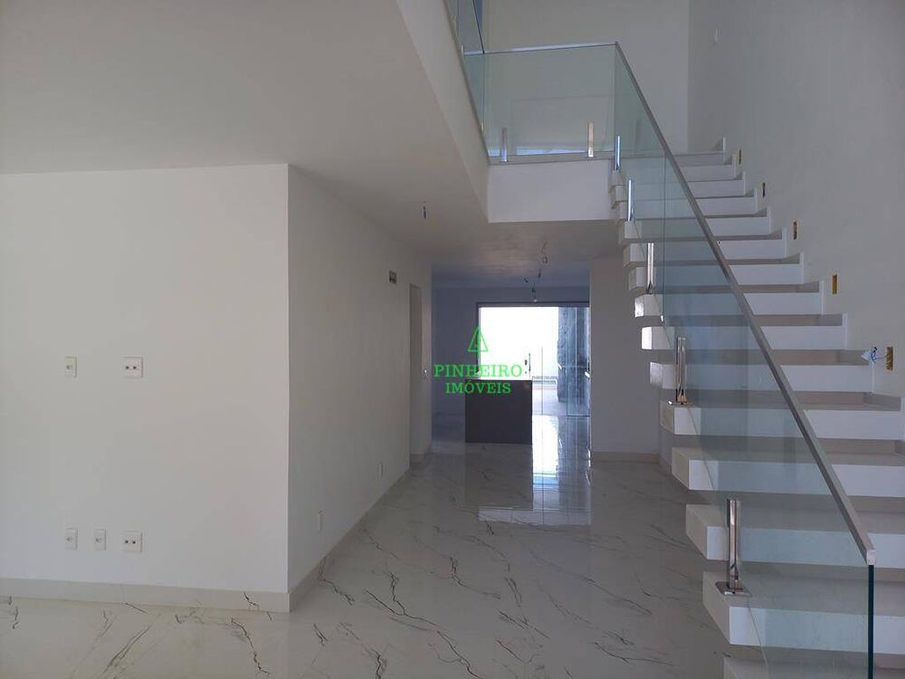 Casa à venda com 4 quartos, 214m² - Foto 3