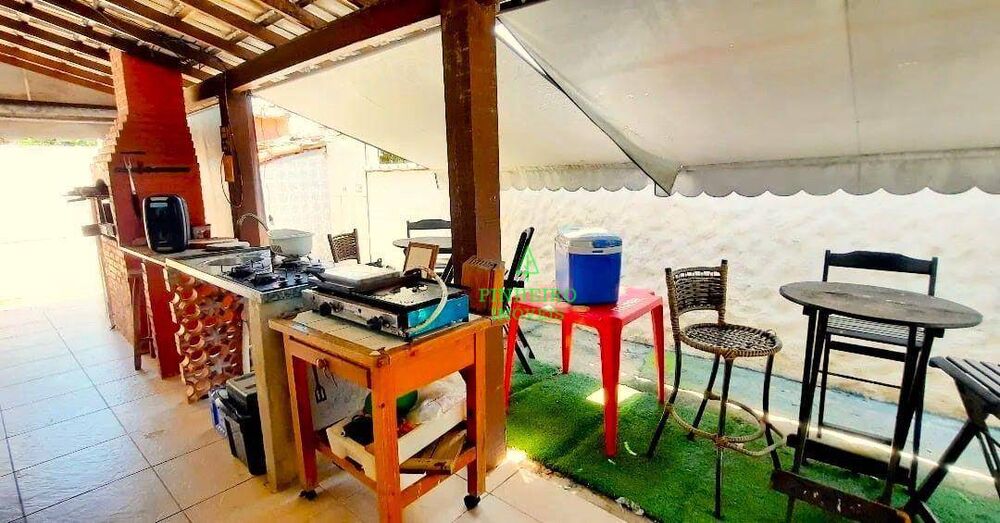Casa à venda com 2 quartos, 148m² - Foto 1