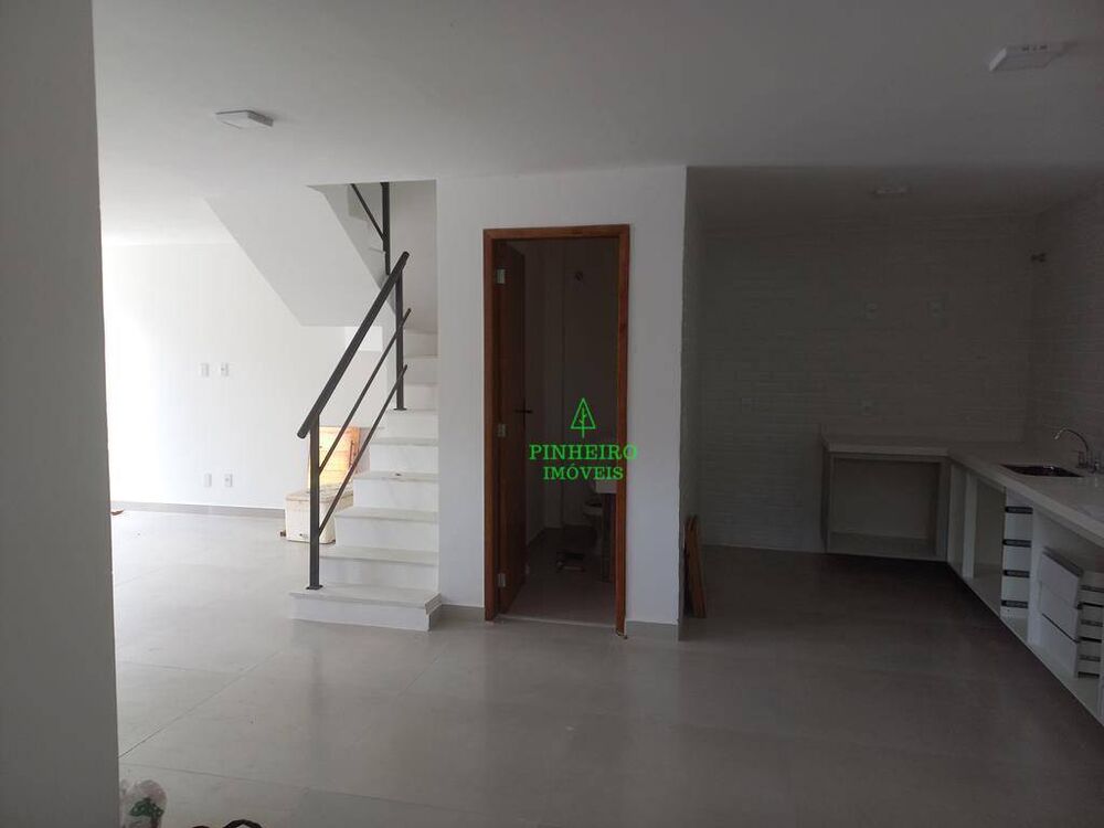 Casa à venda com 3 quartos, 202m² - Foto 3