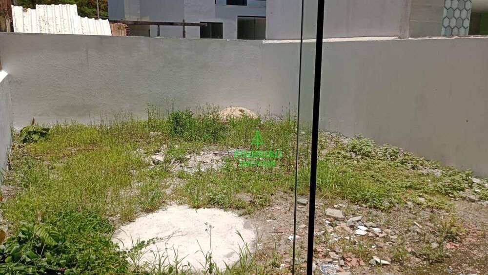 Casa à venda com 4 quartos, 152m² - Foto 2