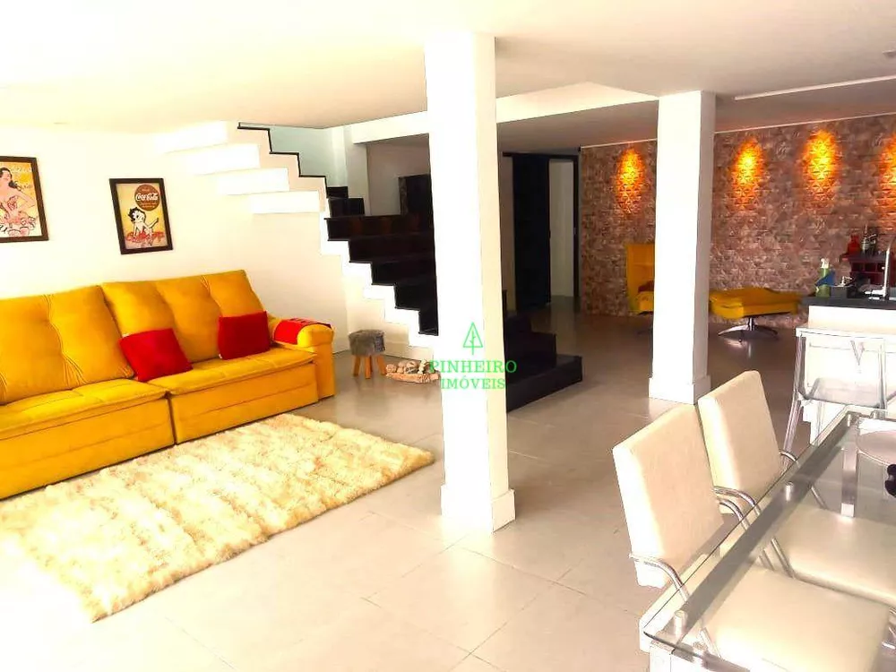 Casa, 3 quartos, 226 m² - Foto 2