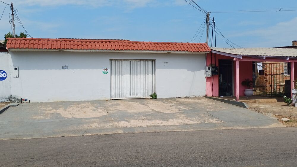 Casa à venda com 3 quartos, 90m² - Foto 1