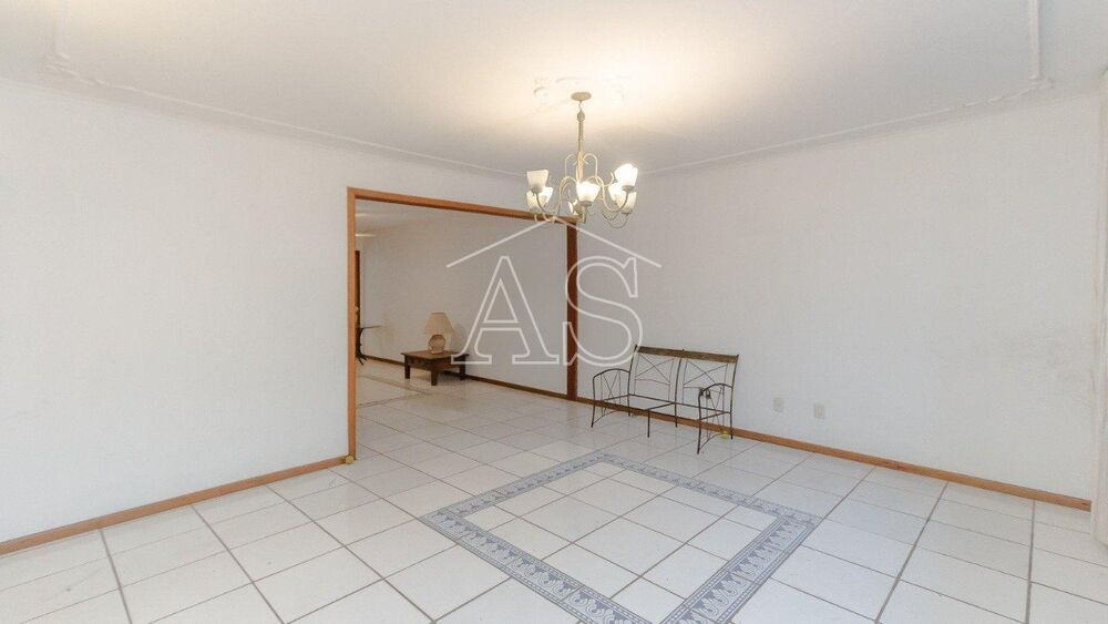 Casa à venda com 4 quartos, 400m² - Foto 1