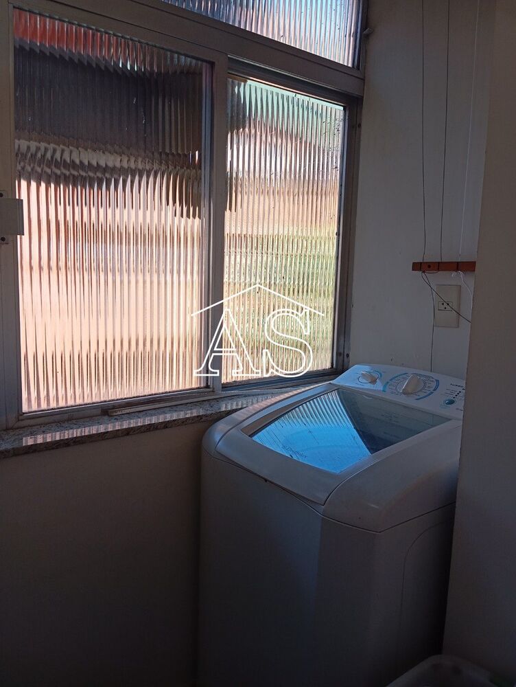 Apartamento à venda com 2 quartos, 70m² - Foto 2