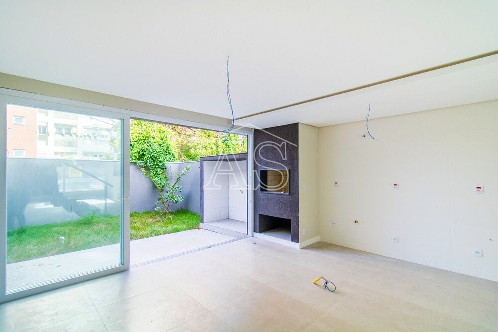 Casa à venda com 3 quartos, 203m² - Foto 1