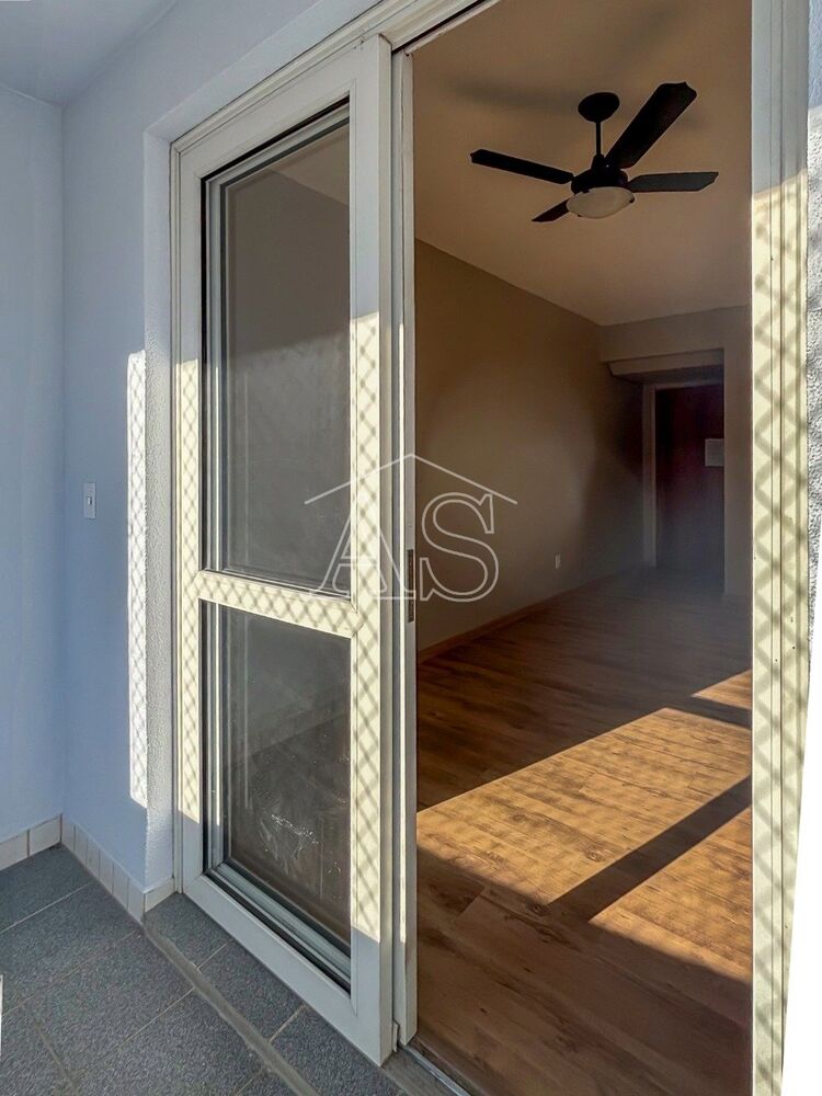 Apartamento à venda com 3 quartos, 81m² - Foto 2