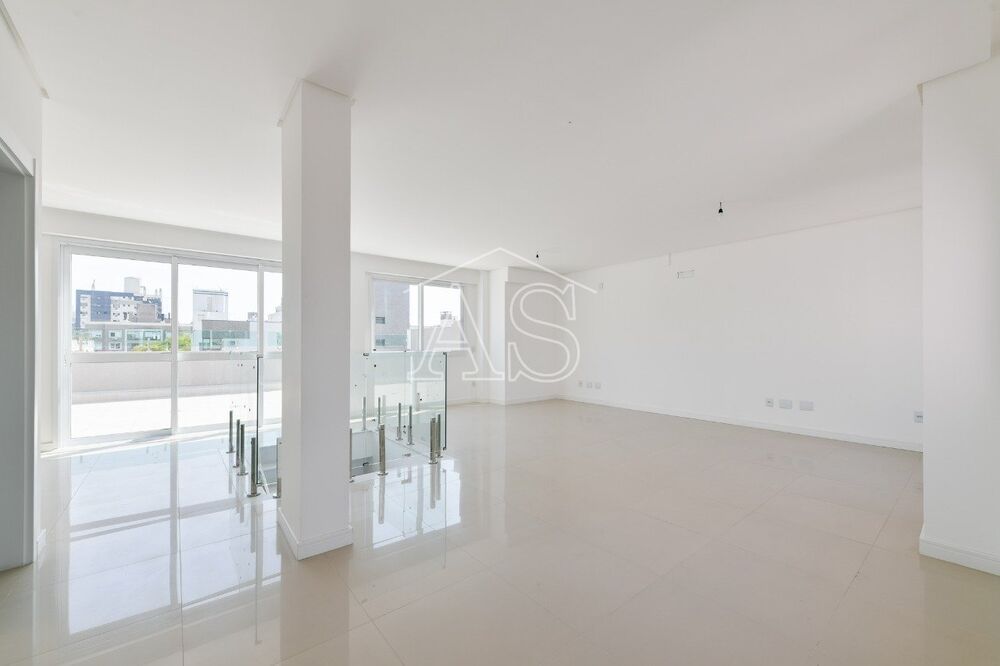 Cobertura, 3 quartos, 243 m² - Foto 2