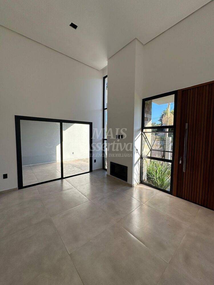 Casa à venda com 3 quartos, 116m² - Foto 3