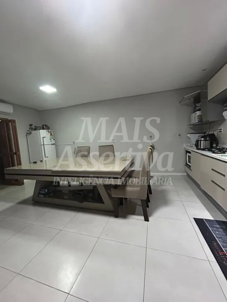 Casa à venda com 4 quartos, 120m² - Foto 2