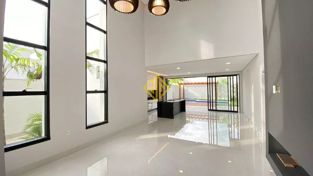 Casa, 4 quartos, 242 m² - Foto 1