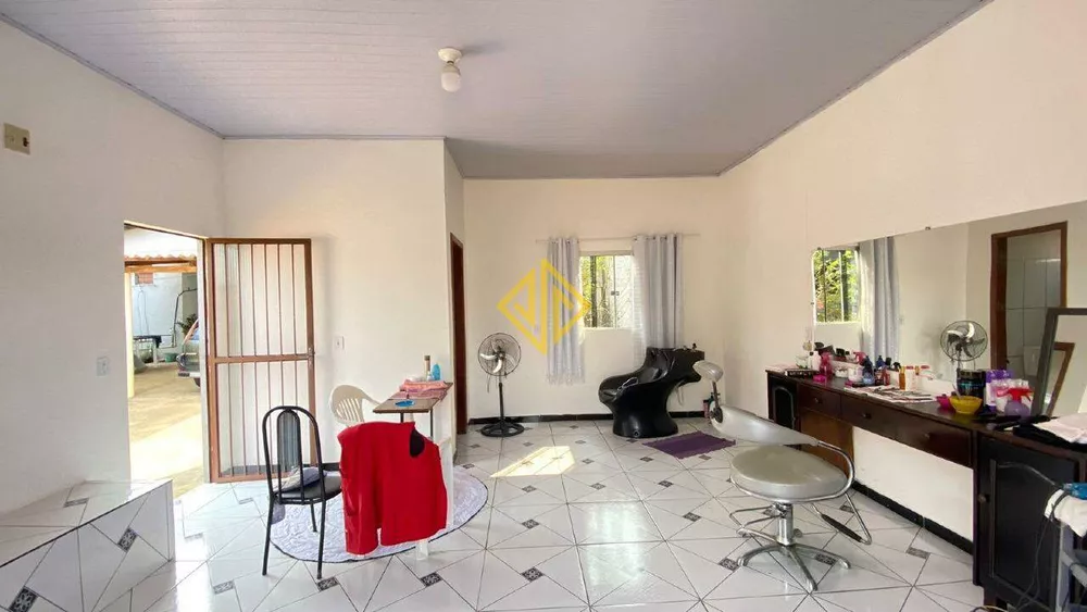 Casa para alugar com 4 quartos, 266m² - Foto 3