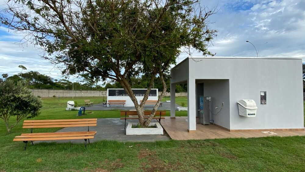 Casa à venda com 3 quartos, 216m² - Foto 1