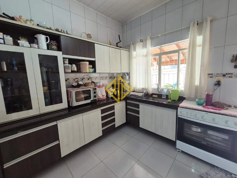 Casa, 4 quartos, 200 m² - Foto 1