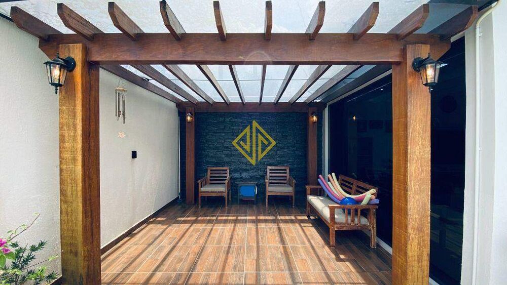 Casa à venda com 4 quartos, 264m² - Foto 1