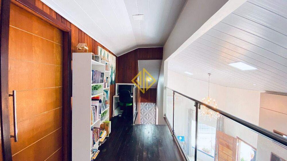 Casa à venda com 4 quartos, 264m² - Foto 4