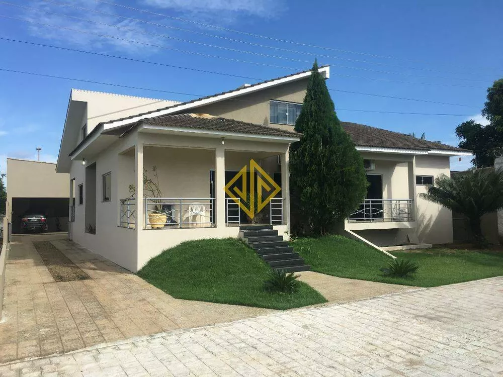 Casa à venda com 4 quartos, 600m² - Foto 1