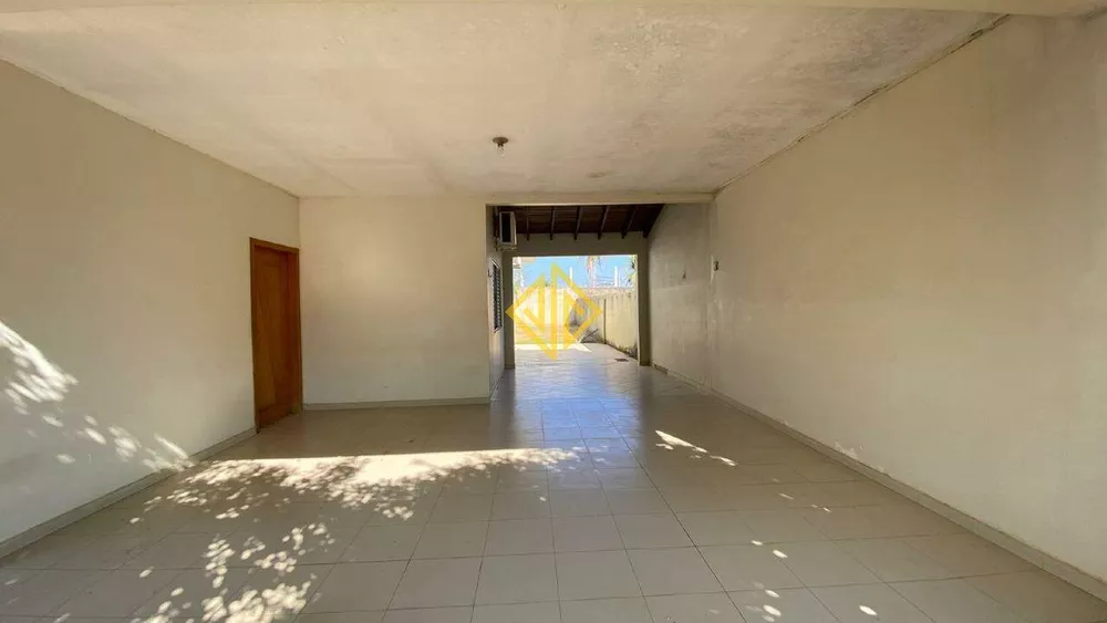 Casa à venda com 3 quartos, 160m² - Foto 2