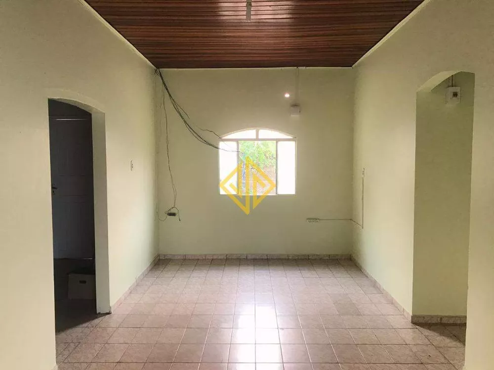 Casa à venda com 3 quartos, 218m² - Foto 4