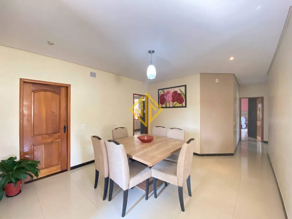 Casa, 3 quartos, 282 m² - Foto 1