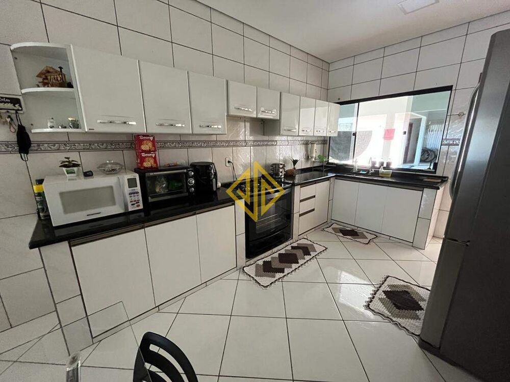 Casa, 3 quartos, 228 m² - Foto 1