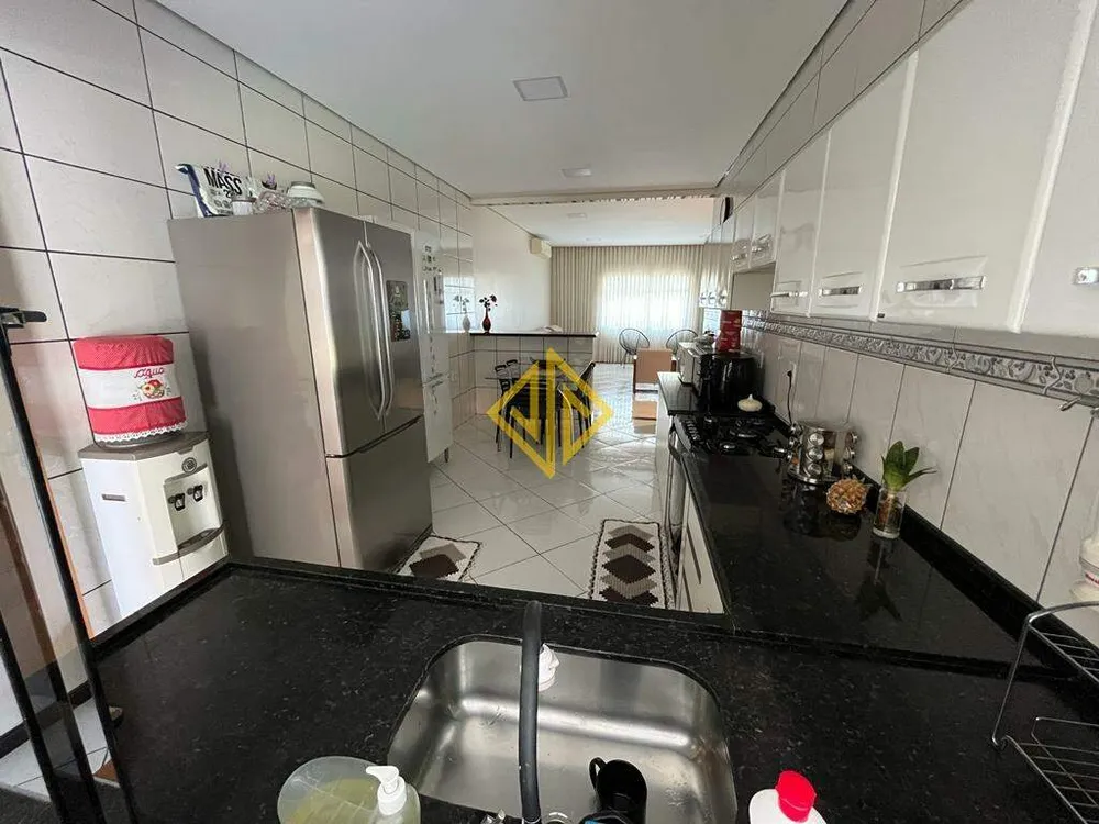 Casa, 3 quartos, 228 m² - Foto 3