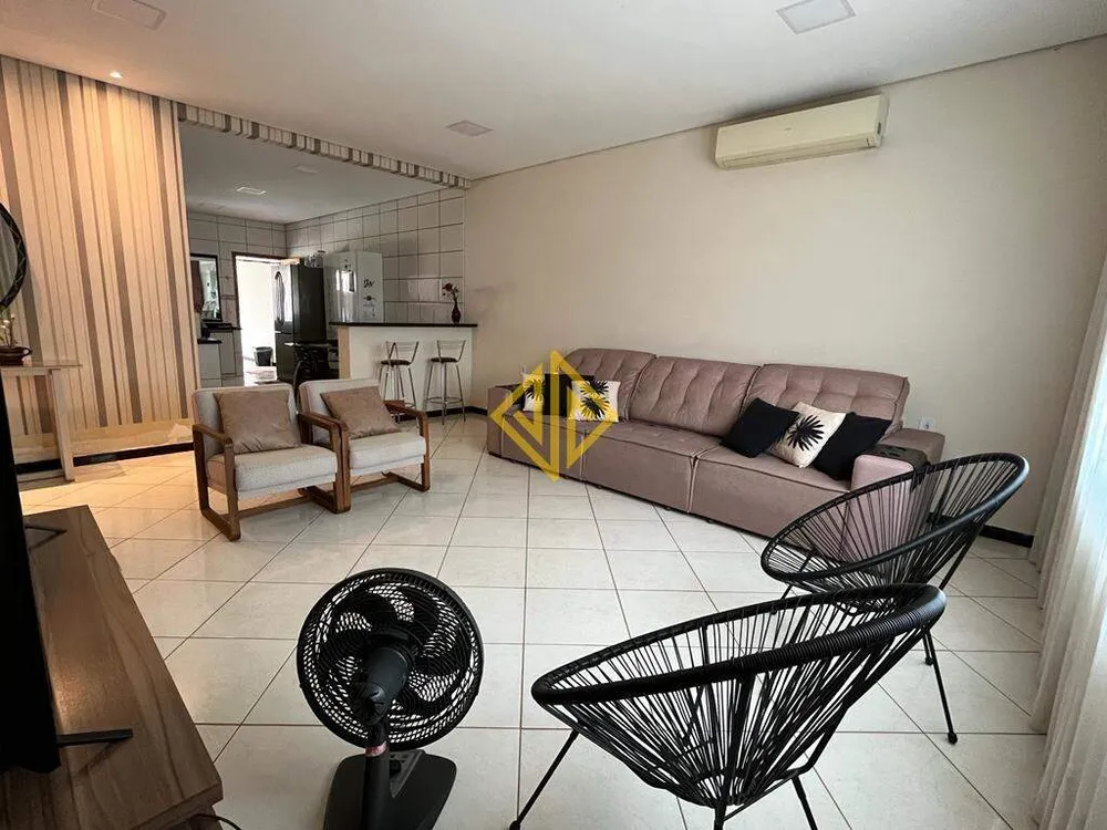 Casa, 3 quartos, 228 m² - Foto 1