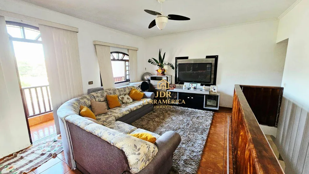 Casa, 3 quartos, 211 m² - Foto 1