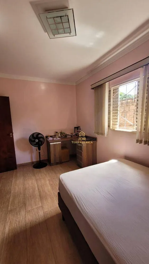 Chácara, 3 quartos, 1133 m² - Foto 1
