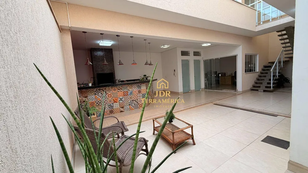 Casa, 4 quartos, 326 m² - Foto 1