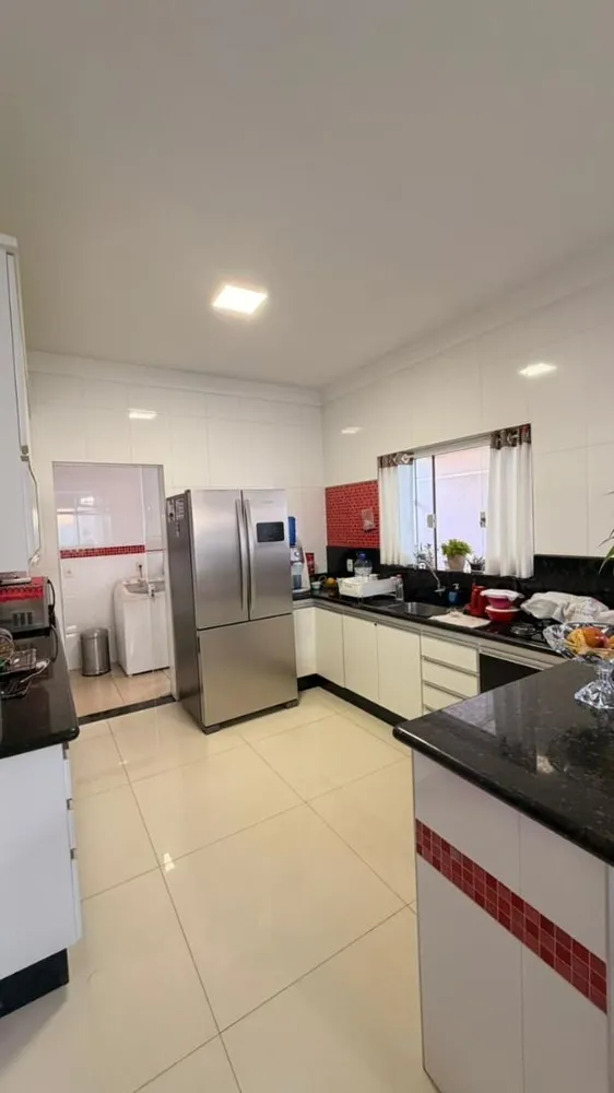 Casa, 3 quartos, 243 m² - Foto 1