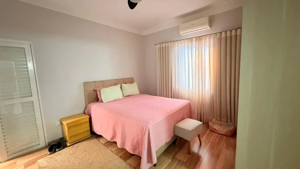 Casa, 3 quartos, 243 m² - Foto 2