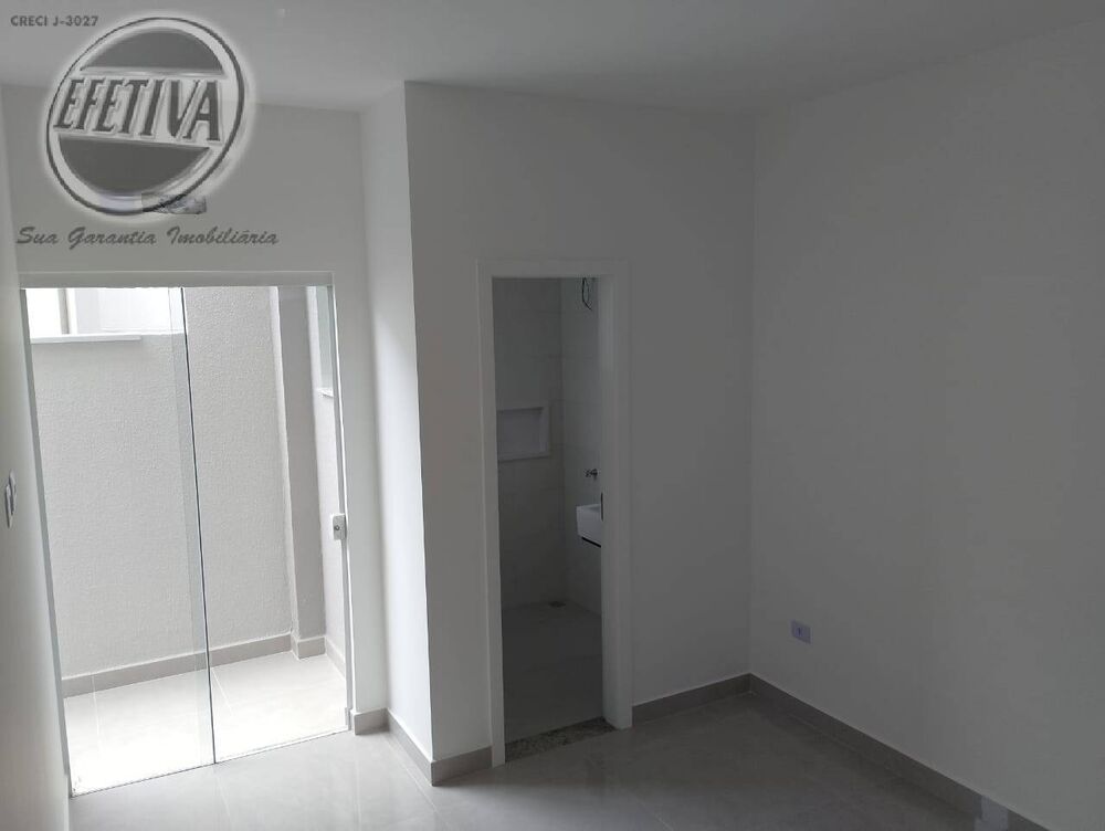 Casa à venda com 3 quartos, 198m² - Foto 1