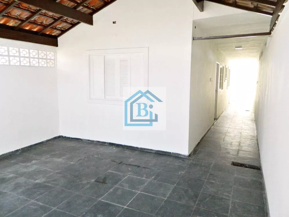 Casa à venda com 2 quartos, 110m² - Foto 2