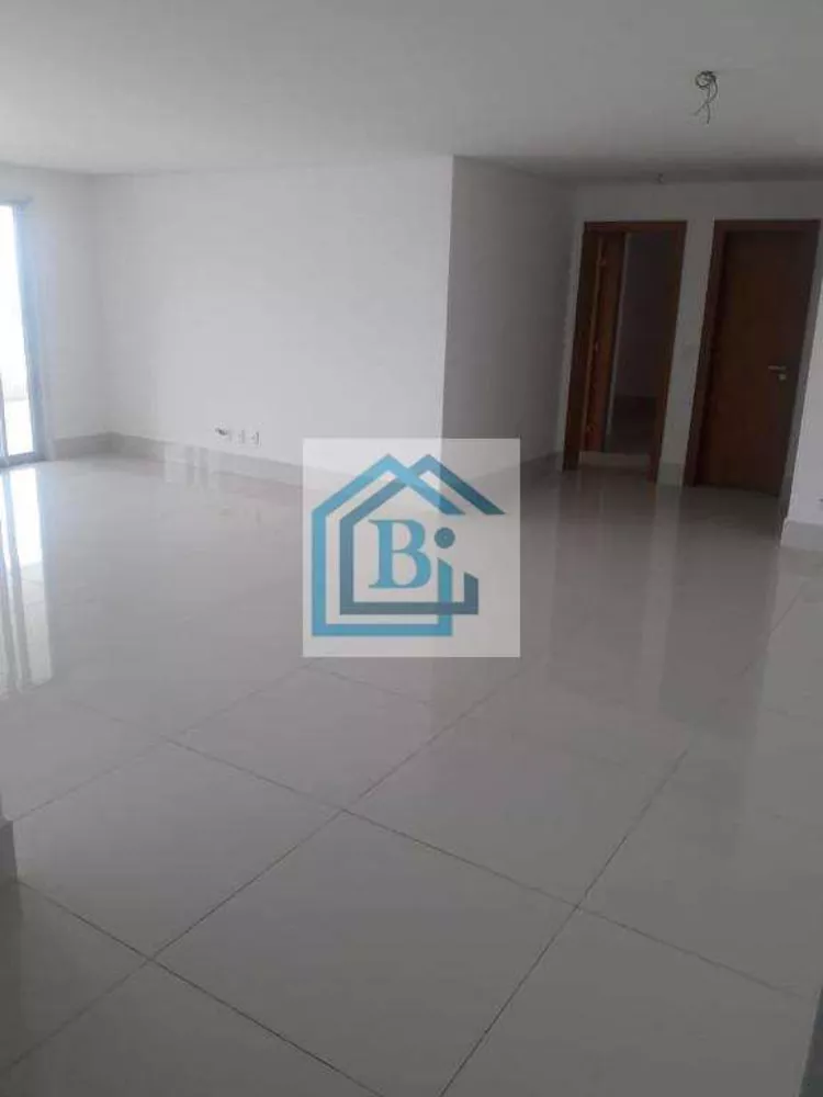 Apartamento à venda com 4 quartos, 250m² - Foto 1