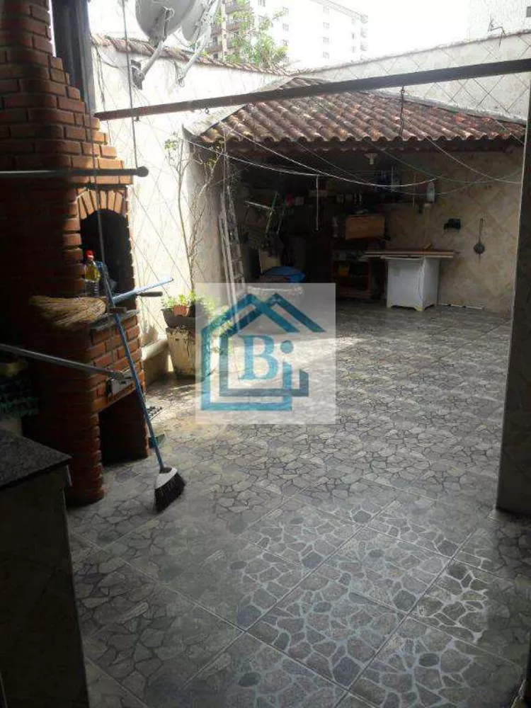 Casa para alugar com 4 quartos, 300m² - Foto 4