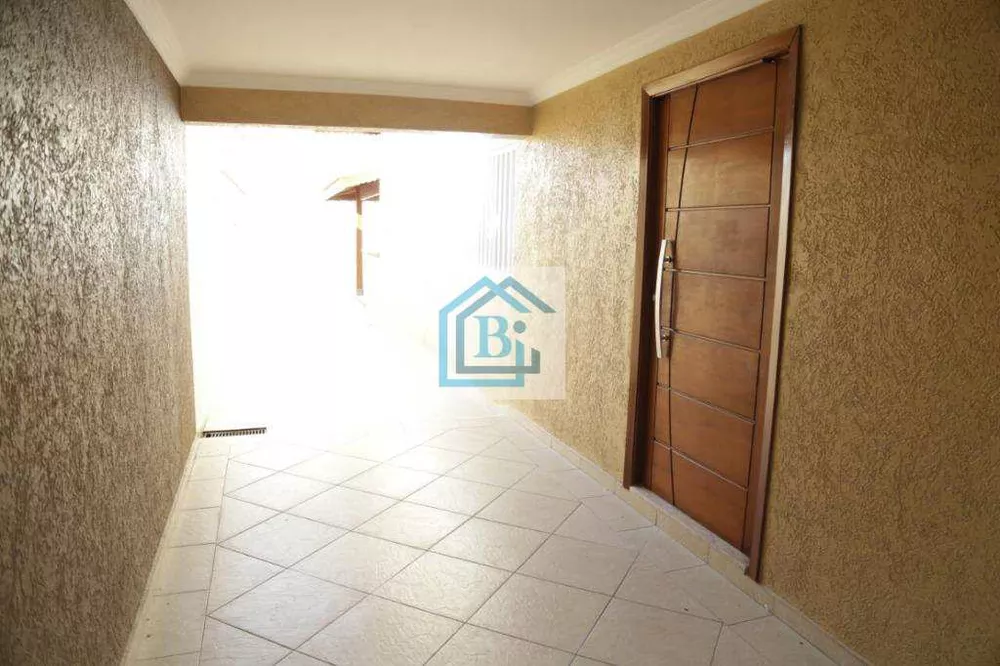 Casa à venda com 3 quartos, 220m² - Foto 1