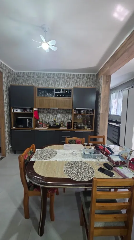 Casa, 4 quartos, 253 m² - Foto 1