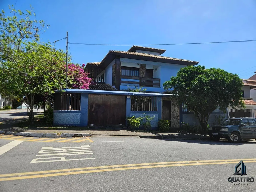 Casa, 6 quartos, 300 m² - Foto 1