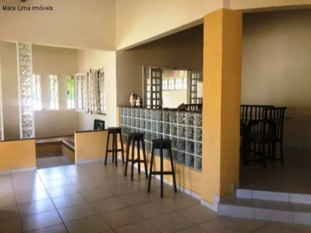 Casa à venda com 3 quartos, 240m² - Foto 2