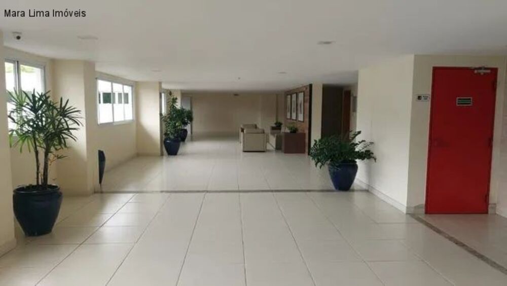 Apartamento à venda com 2 quartos, 68m² - Foto 2