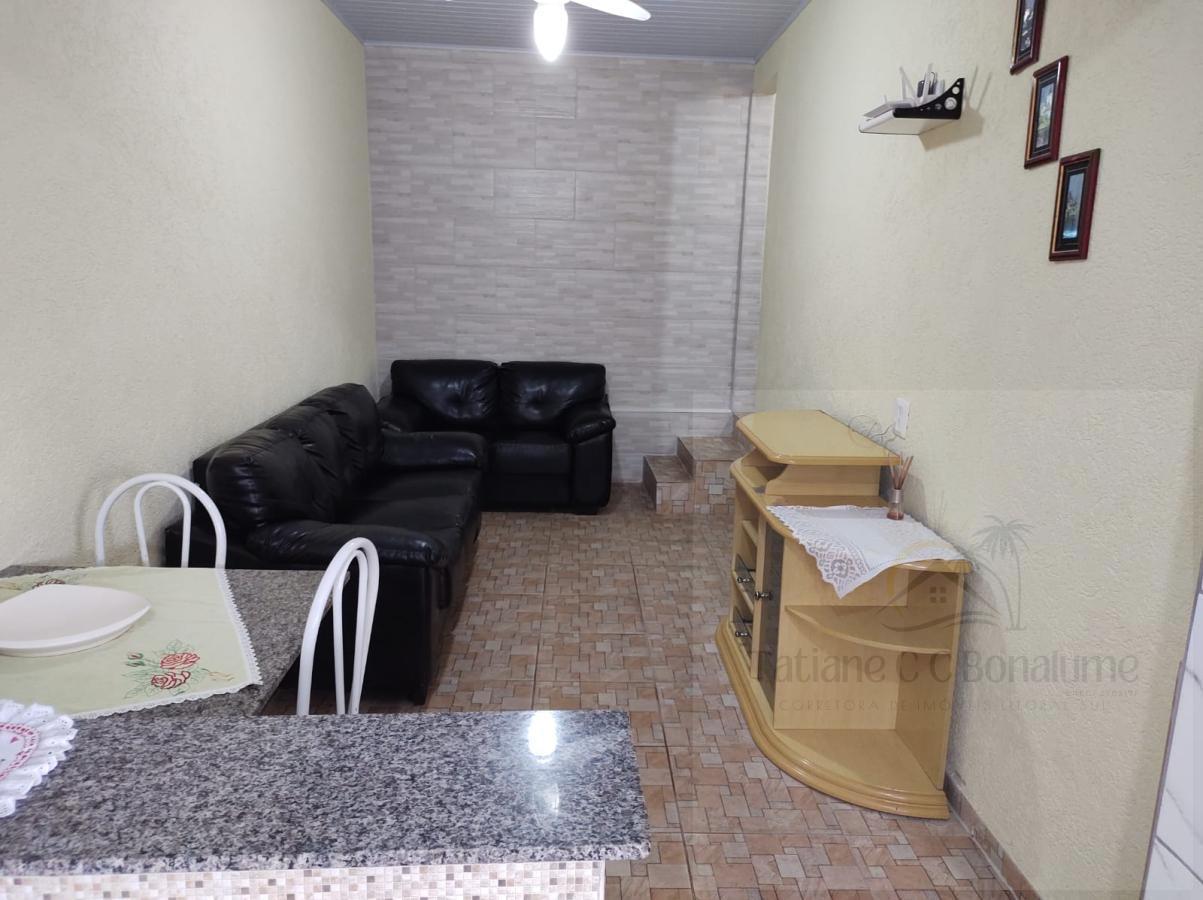 Casa à venda com 2 quartos, 70m² - Foto 2