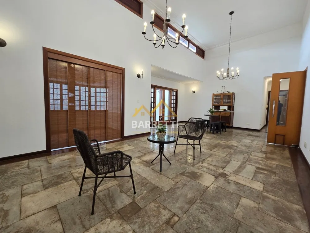 Casa, 4 quartos, 241 m² - Foto 1