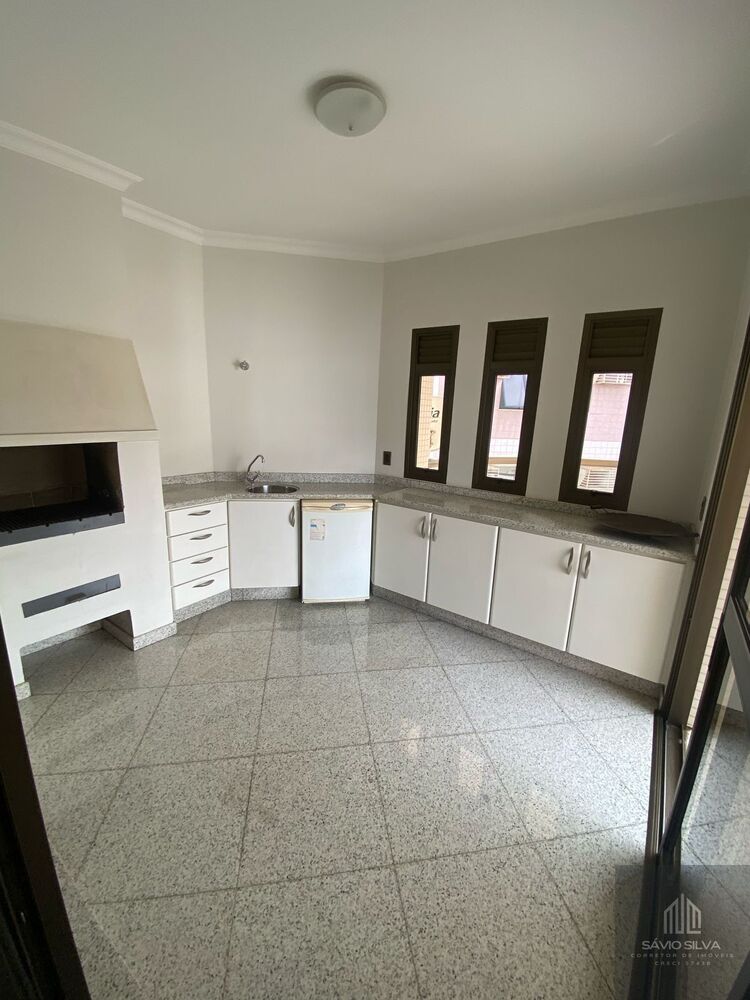 Apartamento para alugar com 3 quartos, 350m² - Foto 2