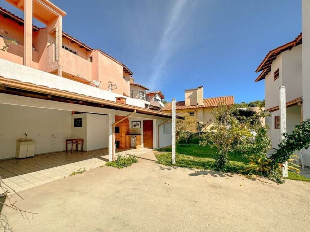 Casa de Condomínio à venda com 5 quartos, 244m² - Foto 3