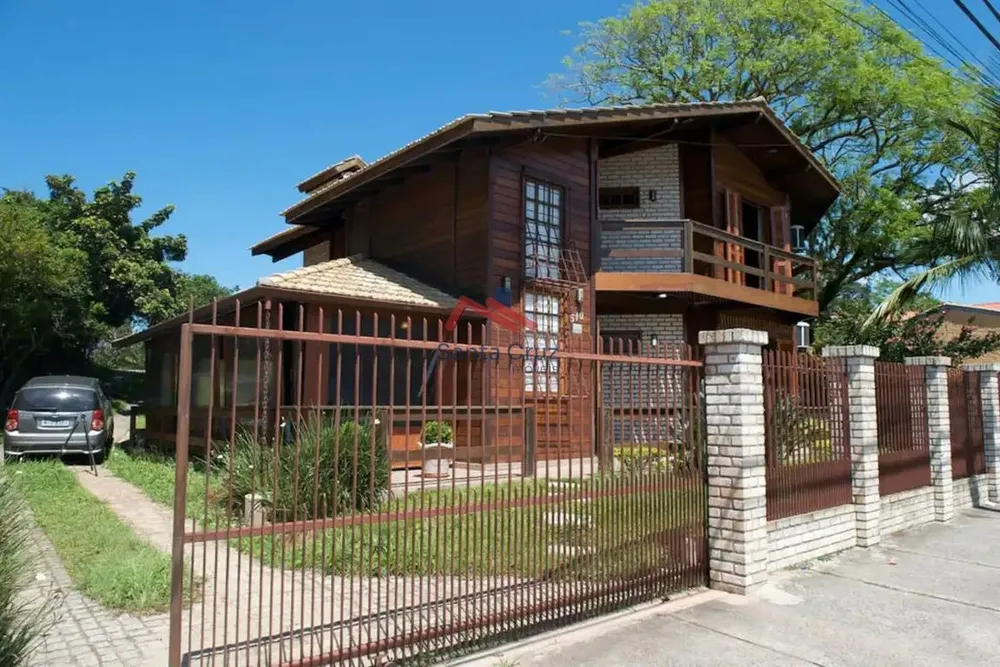 Casa, 4 quartos, 235 m² - Foto 1