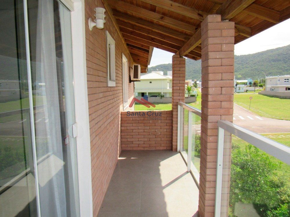 Casa de Condomínio à venda com 4 quartos, 200m² - Foto 1