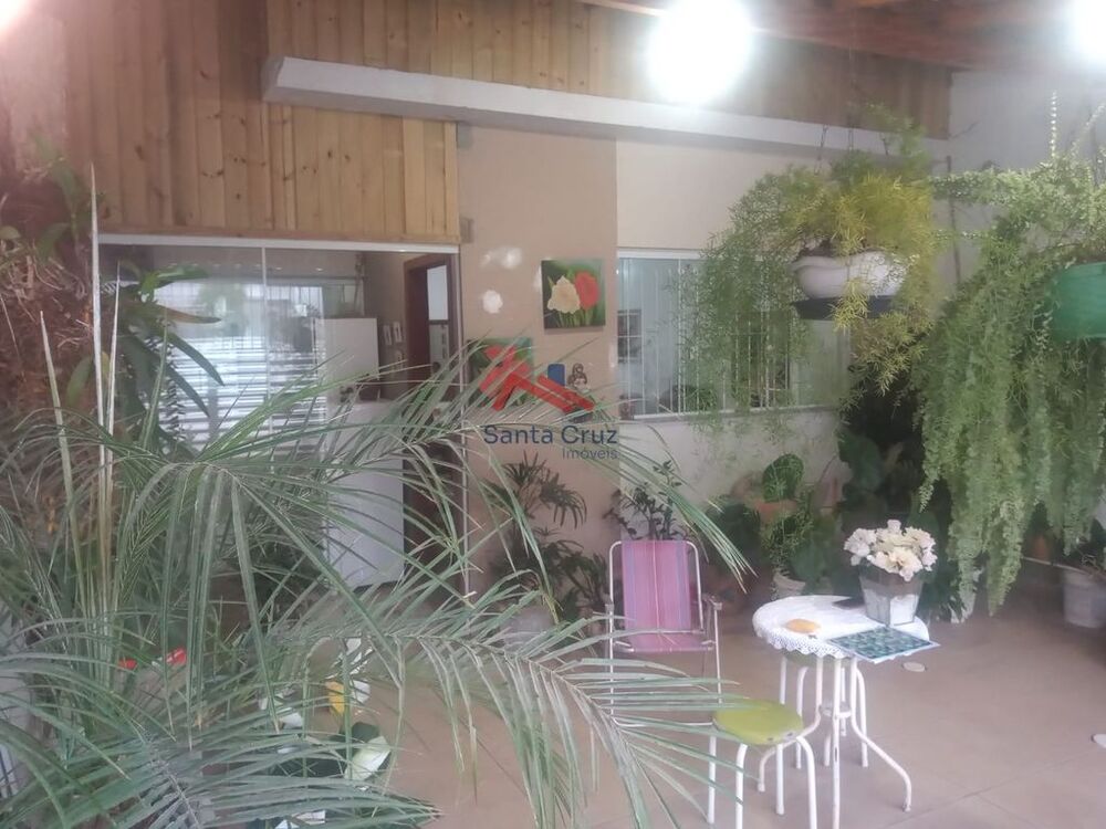 Casa à venda com 2 quartos, 300m² - Foto 1