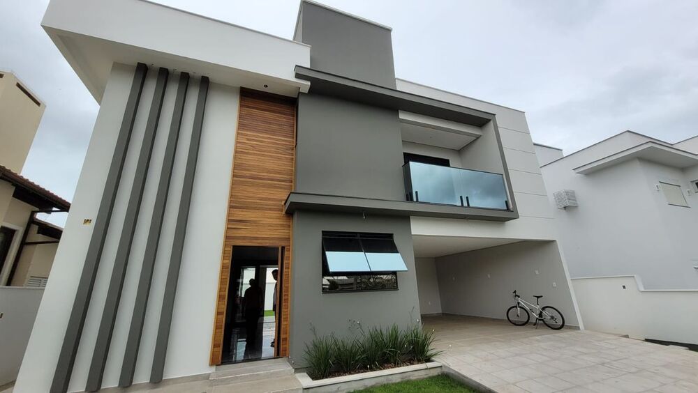 Sobrado à venda com 3 quartos, 267m² - Foto 1