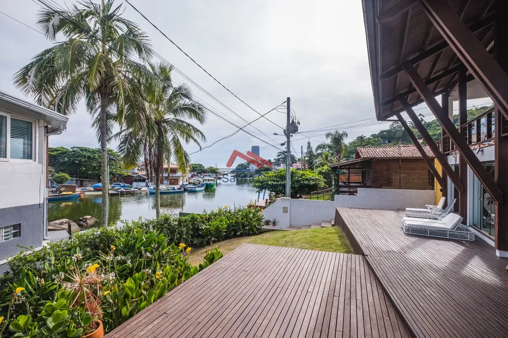 Casa, 6 quartos, 340 m² - Foto 1