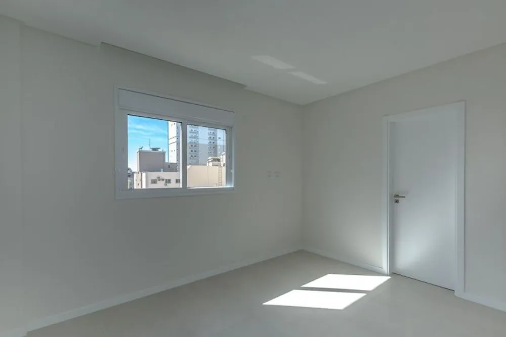 Apartamento, 3 quartos, 217 m² - Foto 1